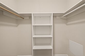 Building Photo - 7714 Renwick Dr