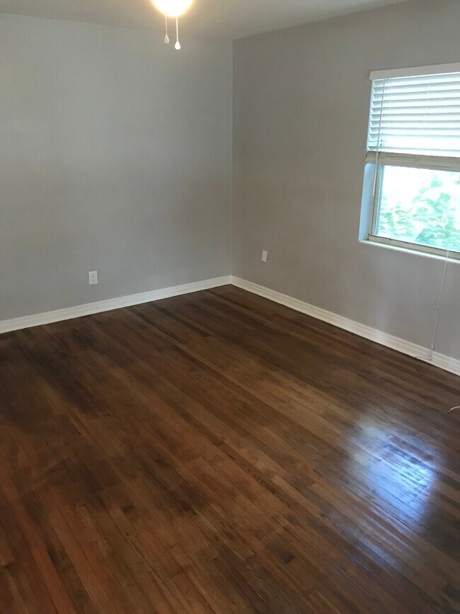 Dormitorio 1 - 3638 Jammes Rd