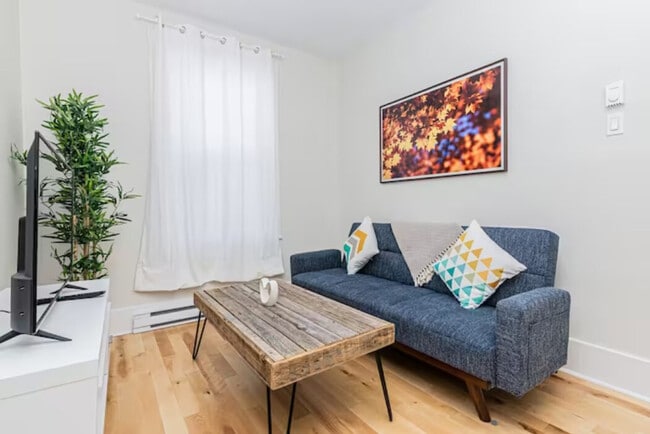 Building Photo - 4299 Rue Saint-Antoine O