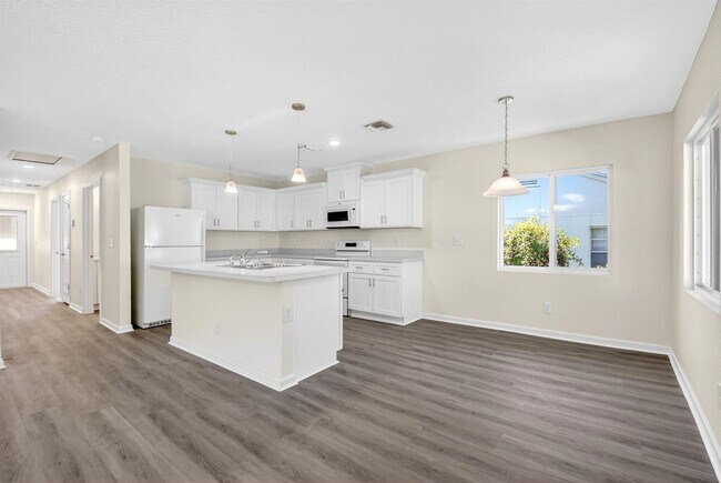 Building Photo - 857 W 3rd St