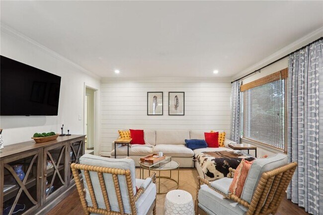 Building Photo - 1059 Briar Vista Terrace NE