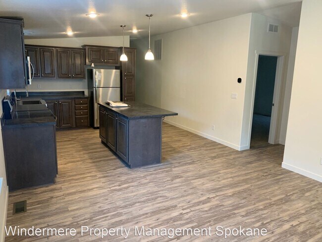 Building Photo - 3 br, 3 bath House - 6713 E 7th Ave
