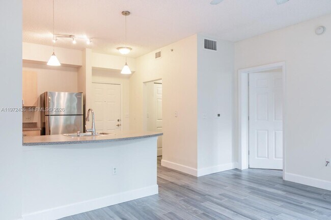 Foto del edificio - 533 NE 3rd Ave