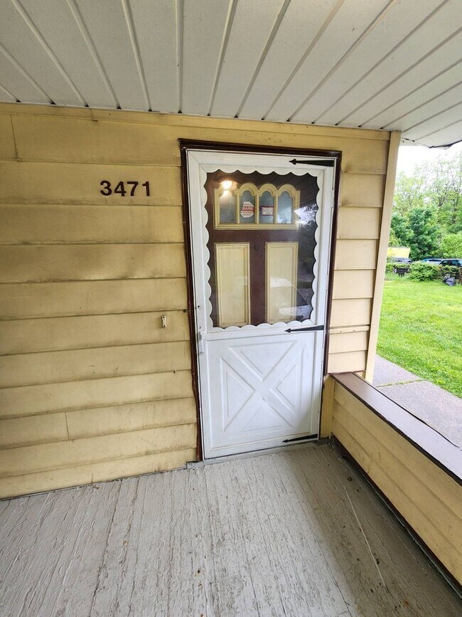 Building Photo - Charming 3-Bedroom Property in Prime Location