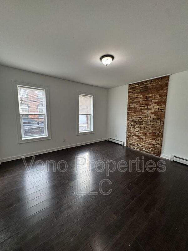 Building Photo - 5 Marshall St