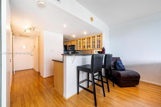 Building Photo - 1000 West Ave