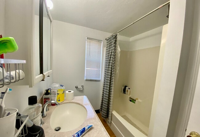 Building Photo - 99 Sheridan St