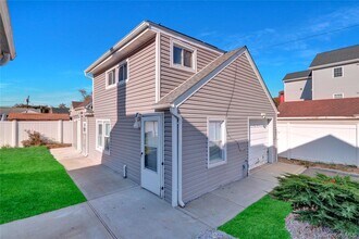 Building Photo - 70 Orchard Pl