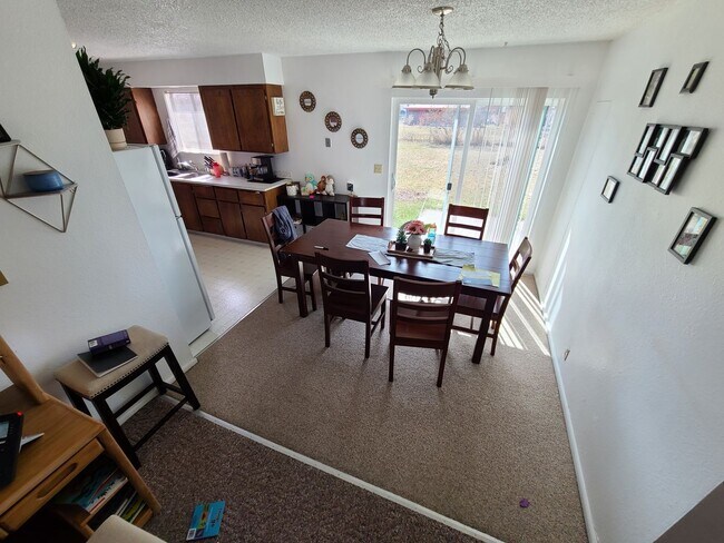 Building Photo - 2824/26 Shan Dr. Duplex