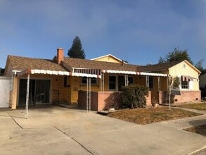 Building Photo - 121-123 Poole St