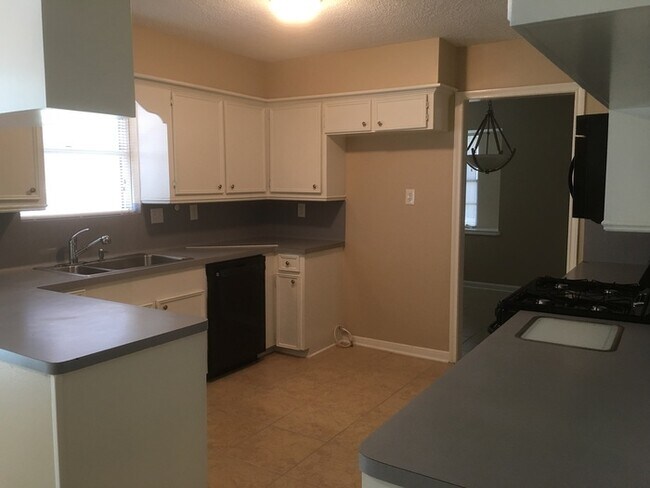 Building Photo - 10734 Sagewillow Ln