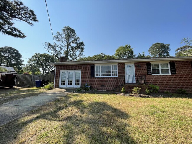 Building Photo - 2601 Long Creek Dr