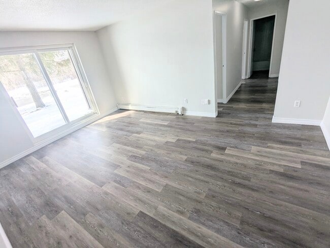 Building Photo - 6 Birkshire Ct