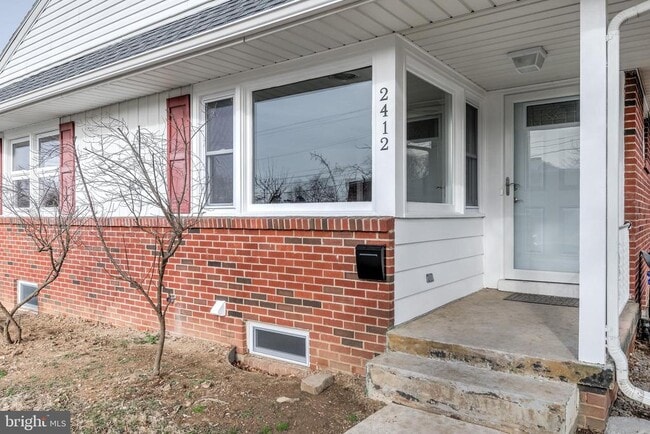 Foto del edificio - 2412 Dickinson Ave
