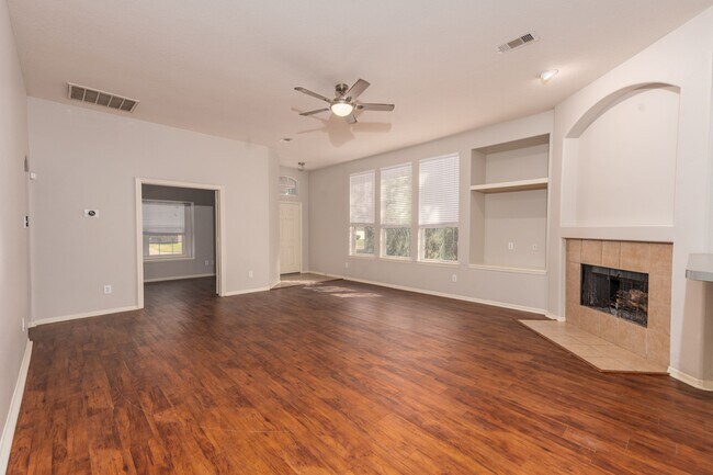 Building Photo - 32015 Sue Ln