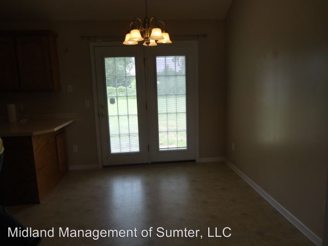 Building Photo - 3380 Sportsman Dr