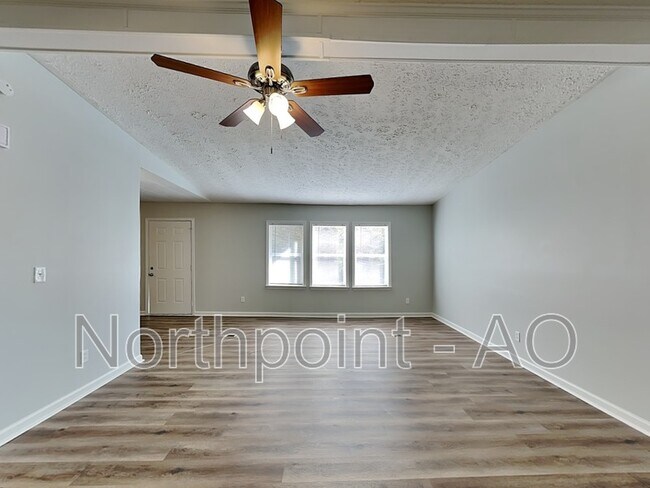 Foto del edificio - 1348 Jimi Ln NW