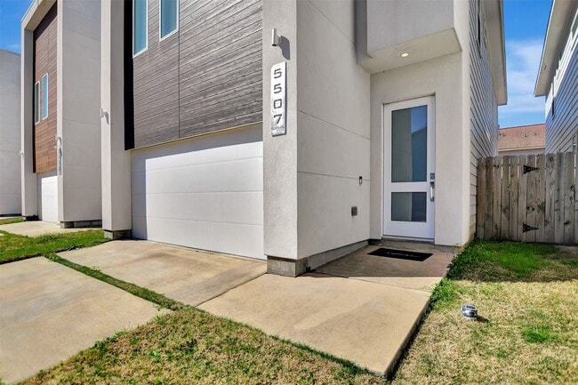 Building Photo - 5507 Robusto Pl