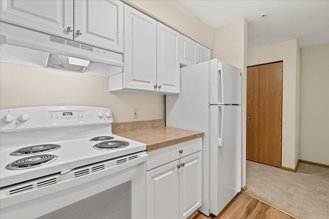 Kitchen with Full-Sized Appliances - Appleton Place