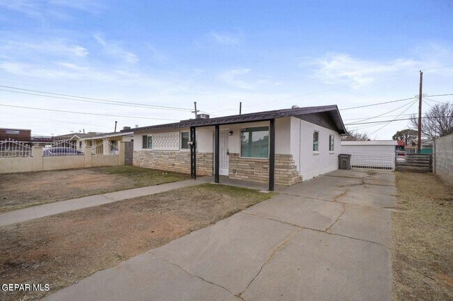 Building Photo - 5316 Saxon Dr