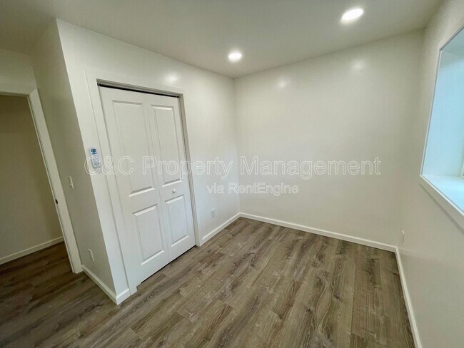 Foto del edificio - 599 Irving Ave