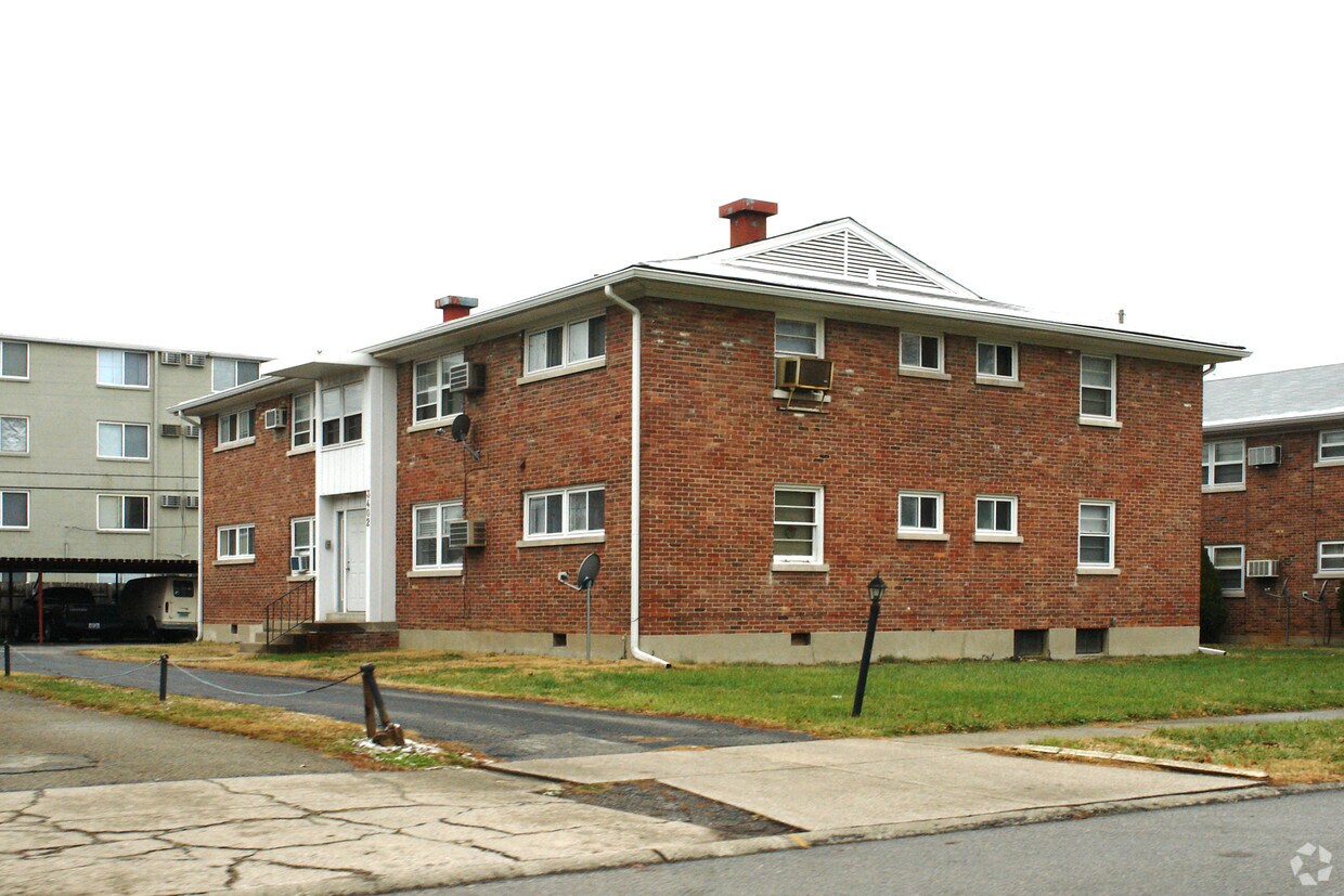 Foto del edificio - 3402 Rowena Rd