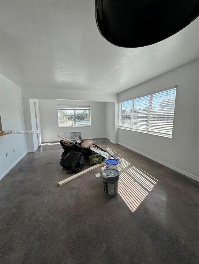Foto del edificio - 7904 West Dr