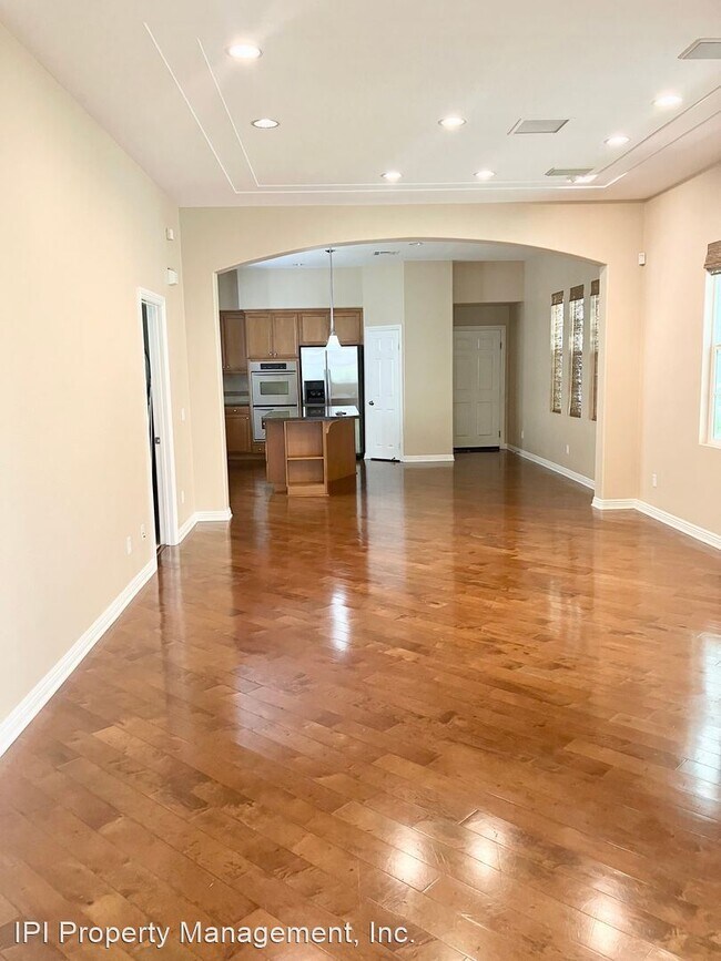 Foto del edificio - 3 br, 2.5 bath House - 665 N Tremont St.