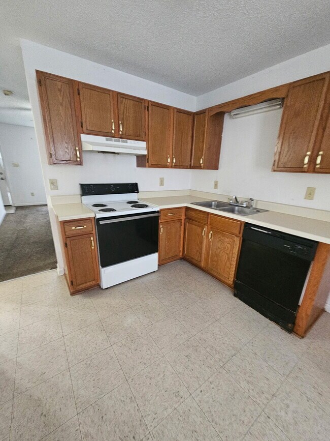 Foto del edificio - 2302 Raleigh Ct