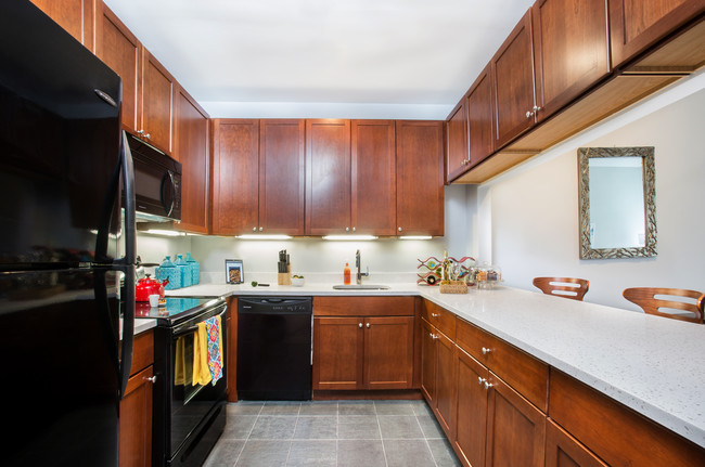 Kitchen - Temple Square Apartments