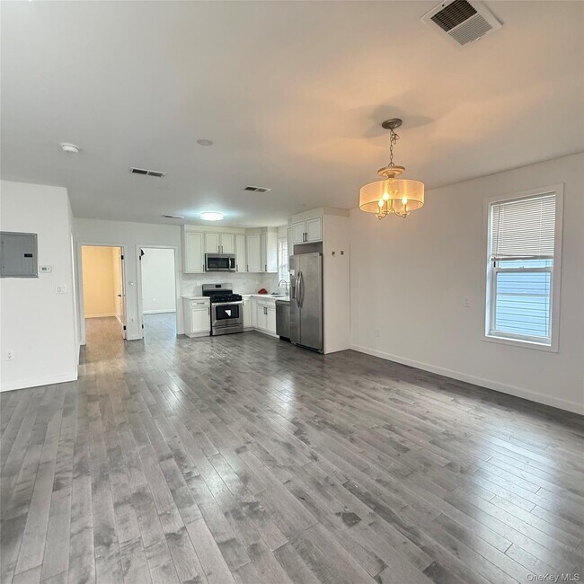 Foto del edificio - 76-19 85th Dr