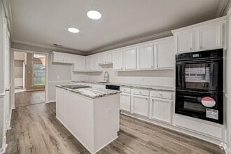 Building Photo - 3310 Meadway Dr