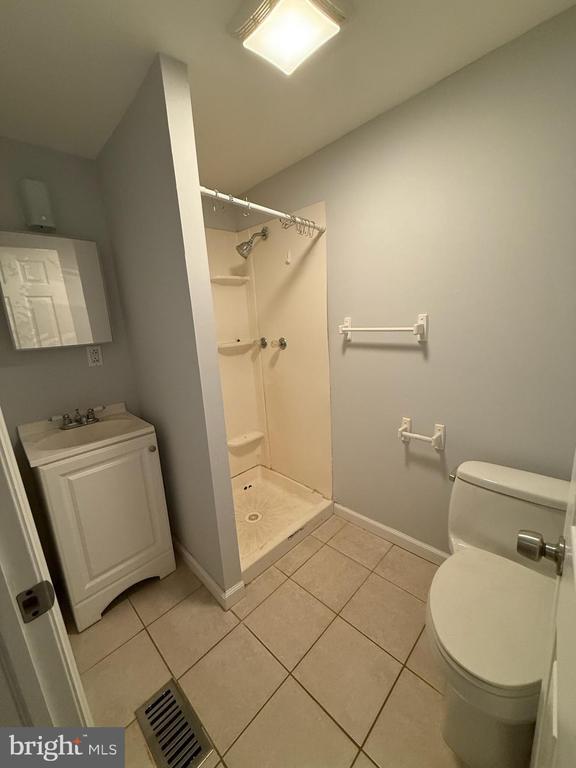 Building Photo - 1923 Monument St