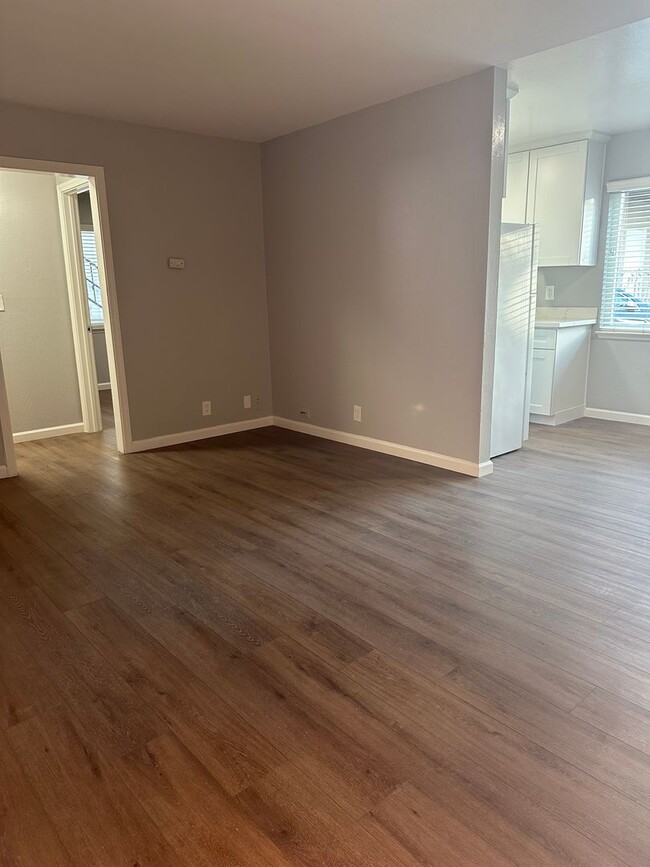 Building Photo - Beautifully updated 1/1 unit across the st...