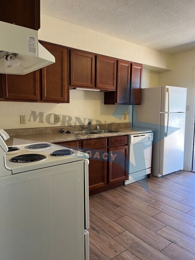 Foto del edificio - Affordable and convenient! 2 bed, 1 bath with a yard