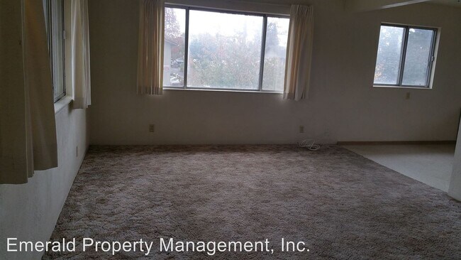 Building Photo - 640-636 Pioneer Pkwy W