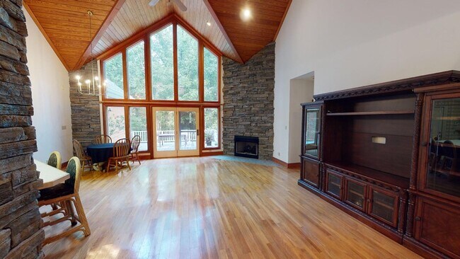 Building Photo - 105 Harrogate Ln
