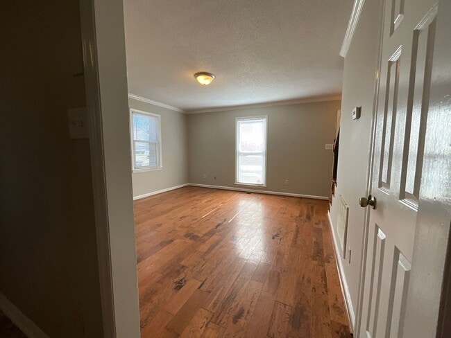 Building Photo - Spacious 2 story 3 Bed,  2 bath Home!