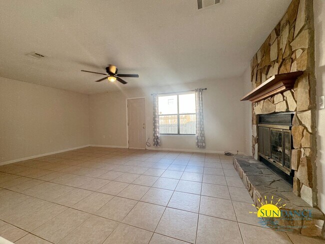 Building Photo - End-Unit 2 Bedroom Townhouse in Fort Walto...