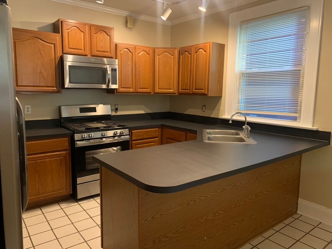 Cocina - 154 E Gates St