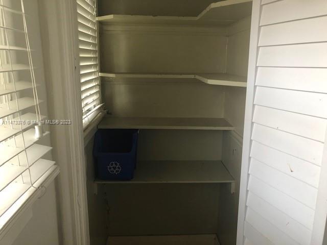 Foto del edificio - 43 Sidonia Ave