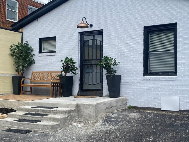 Building Photo - 112 N Commerce St