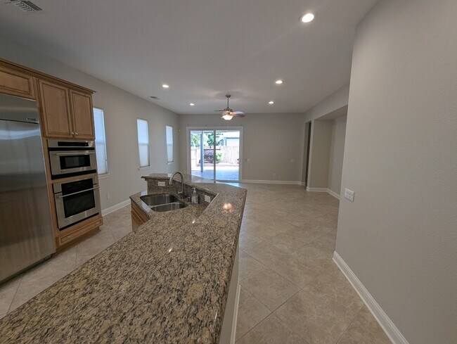 Foto del edificio - 2057 Penstone Loop