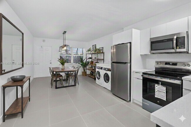 Foto del edificio - 1740 Funston St