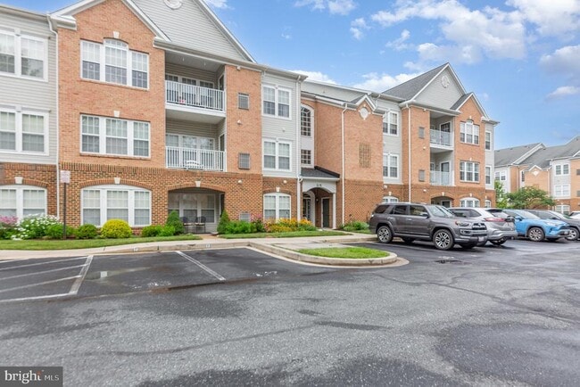 Building Photo - 205 Kings Crossing Cir