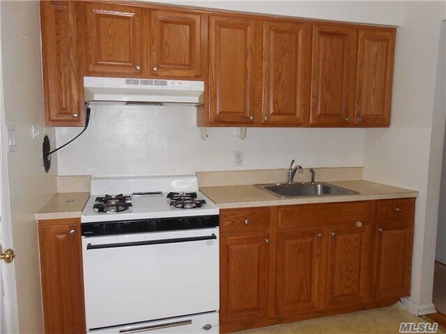 Foto del edificio - 168 Nassau Blvd