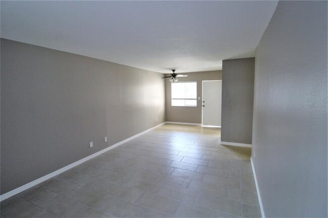 Foto del edificio - 3001 Bee Ridge Rd
