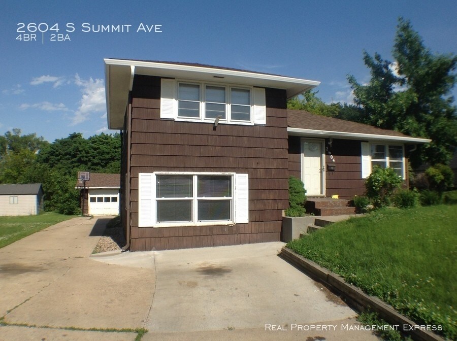 Primary Photo - 2604 S Summit Ave