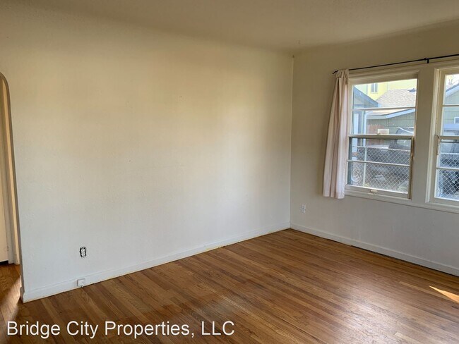 Building Photo - 3 br, 2 bath House - 5620 SE Lambert St.
