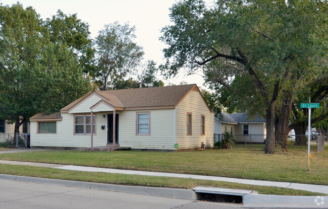 Building Photo - 2923 W Saint Louis Ave